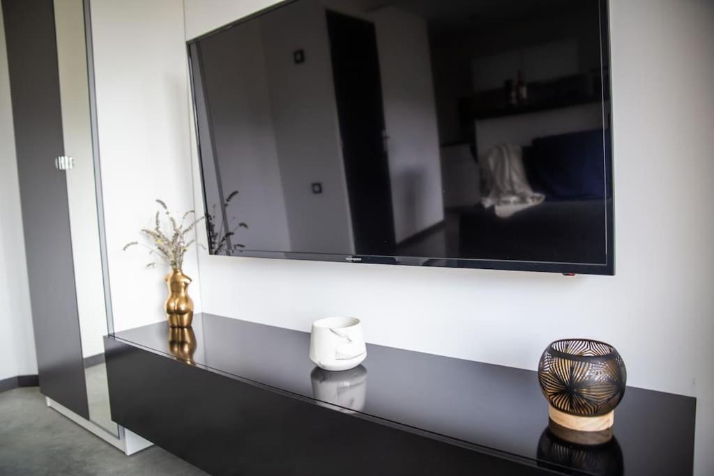 Bienvenue Dans Le Cobalt ! Apartman Cholonge Kültér fotó